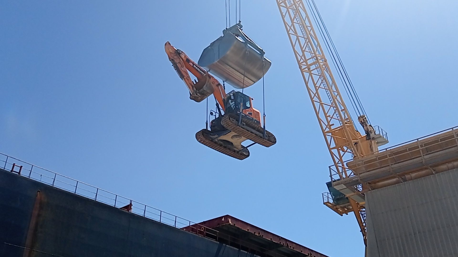 excavadora-dx235-puerto